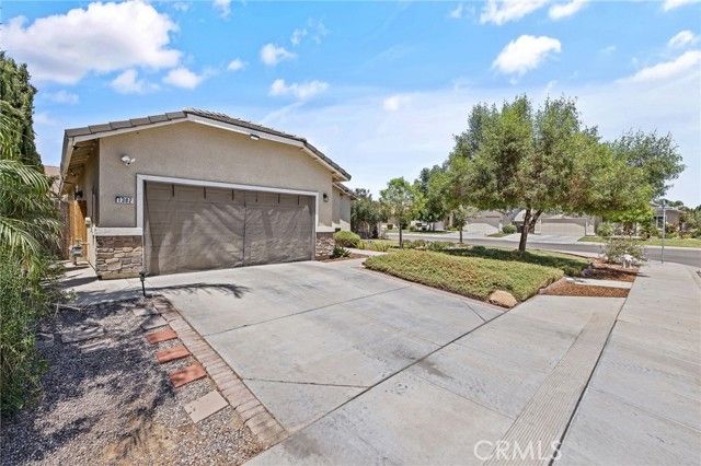 1382 S Wintercrest Avenue, Hanford, CA 93230