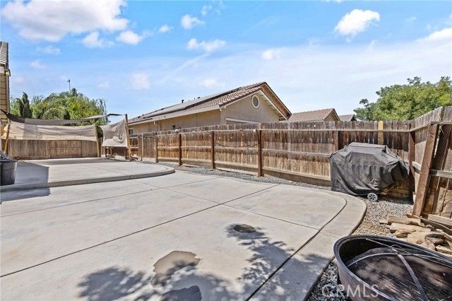 1382 S Wintercrest Avenue, Hanford, CA 93230