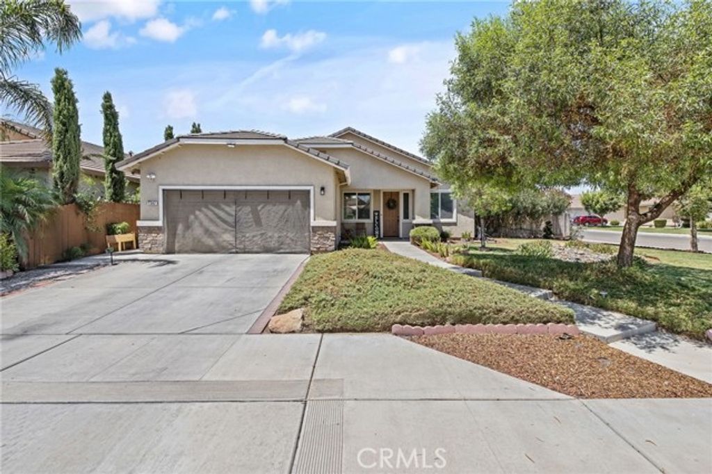 1382 S Wintercrest Avenue, Hanford, CA 93230