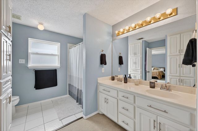 2506 Peargrove Circle, Arlington, TX 76006
