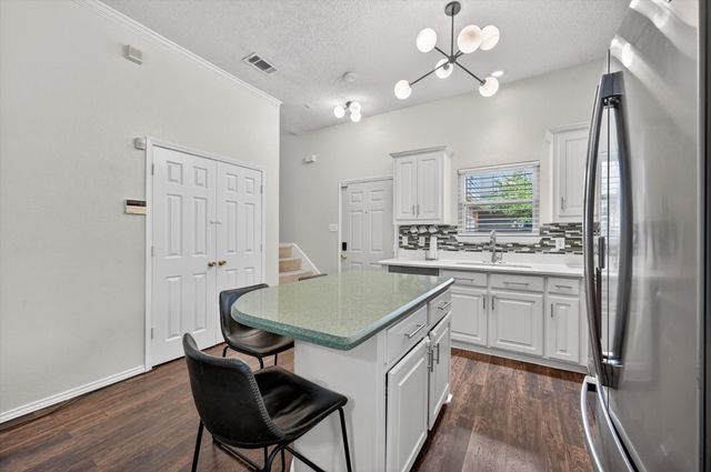 2506 Peargrove Circle, Arlington, TX 76006