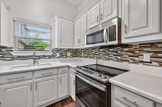 2506 Peargrove Circle, Arlington, TX 76006