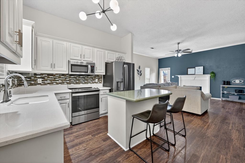 2506 Peargrove Circle, Arlington, TX 76006