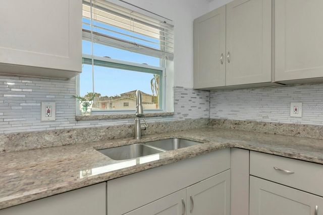 3281 DANTE DRIVE, Sarasota, FL 34235