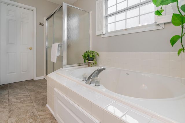 5794 Burnett Drive N, Galena, OH 43021