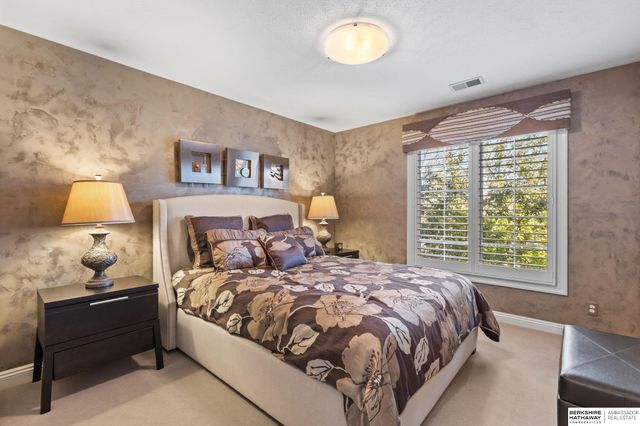 1424 N 187th Street, Omaha, NE 68022
