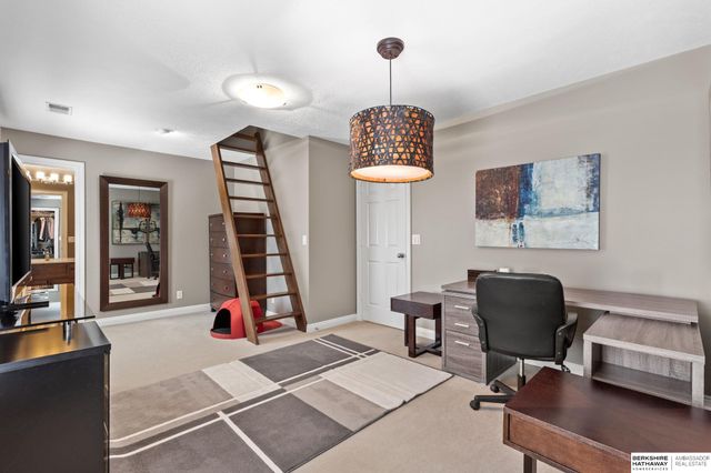 1424 N 187th Street, Omaha, NE 68022