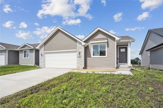 716 NE Meadow Landing Drive, Ankeny, IA 50021