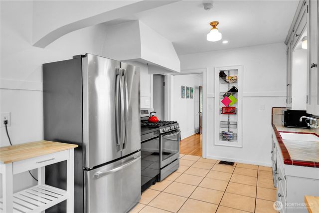 1916 11th Avenue W, Seattle, WA 98119