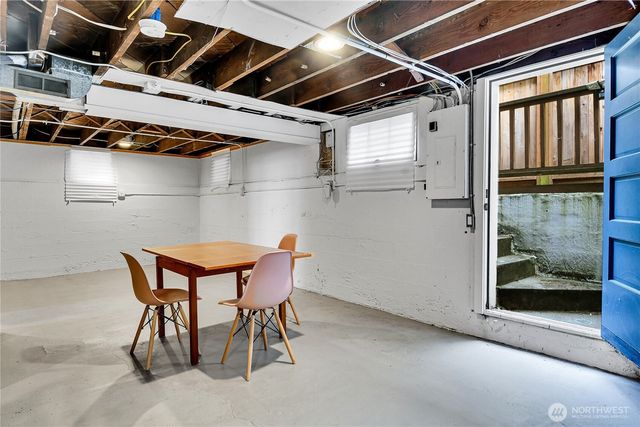 1916 11th Avenue W, Seattle, WA 98119