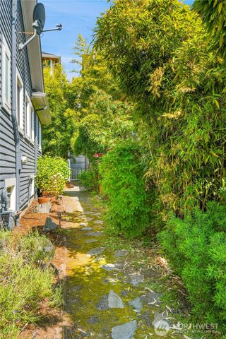 1916 11th Avenue W, Seattle, WA 98119