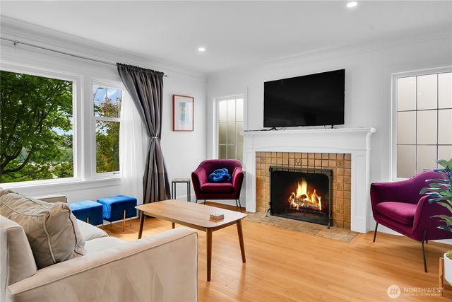 1916 11th Avenue W, Seattle, WA 98119