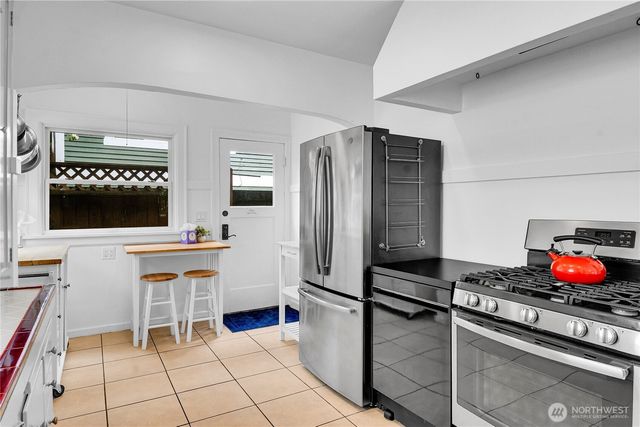 1916 11th Avenue W, Seattle, WA 98119