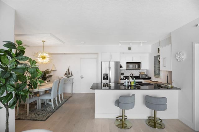 335 S Biscayne Blvd 3808, Miami, FL 33131