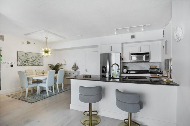 335 S Biscayne Blvd 3808, Miami, FL 33131