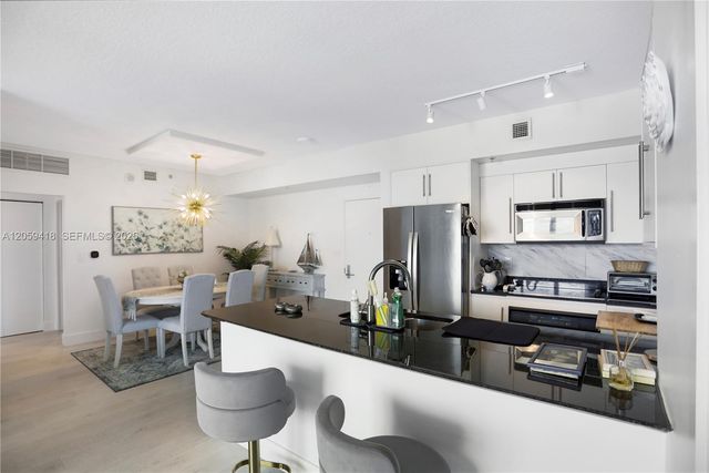 335 S Biscayne Blvd 3808, Miami, FL 33131