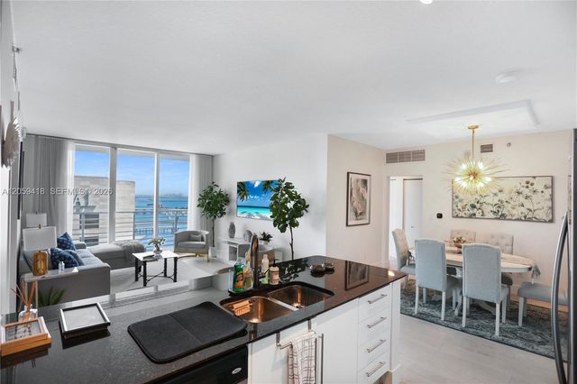 335 S Biscayne Blvd 3808, Miami, FL 33131