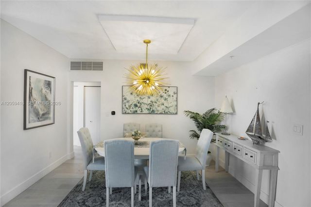 335 S Biscayne Blvd 3808, Miami, FL 33131