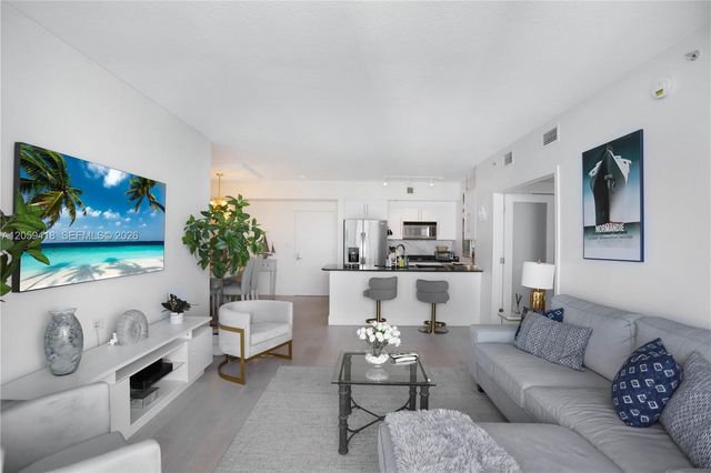 335 S Biscayne Blvd 3808, Miami, FL 33131