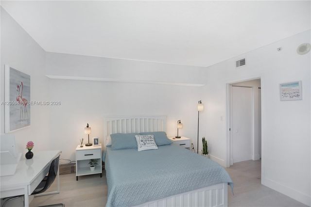 335 S Biscayne Blvd 3808, Miami, FL 33131
