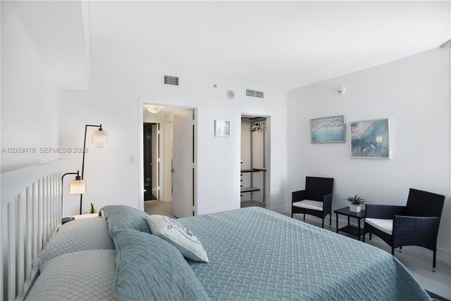 335 S Biscayne Blvd 3808, Miami, FL 33131