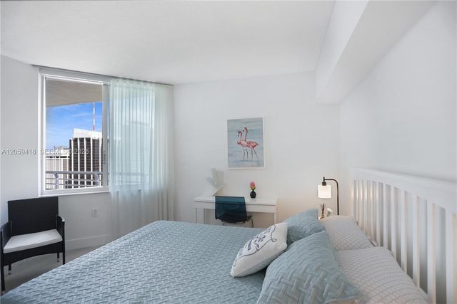 335 S Biscayne Blvd 3808, Miami, FL 33131
