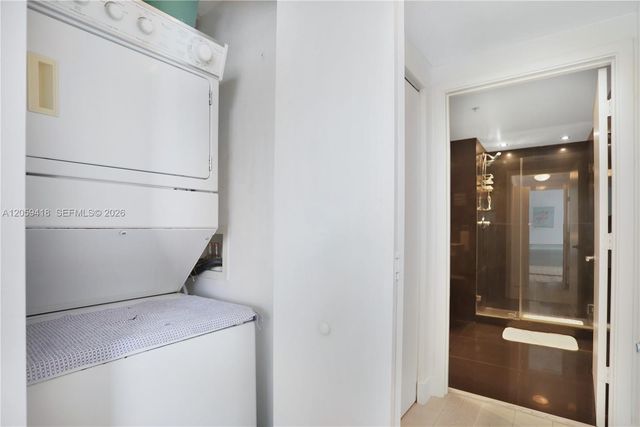 335 S Biscayne Blvd 3808, Miami, FL 33131