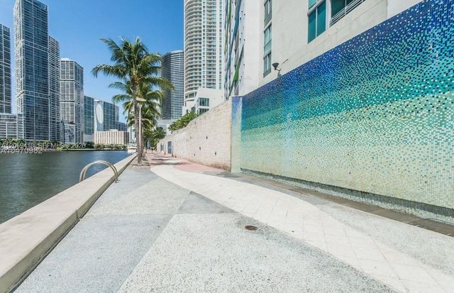 335 S Biscayne Blvd 3808, Miami, FL 33131