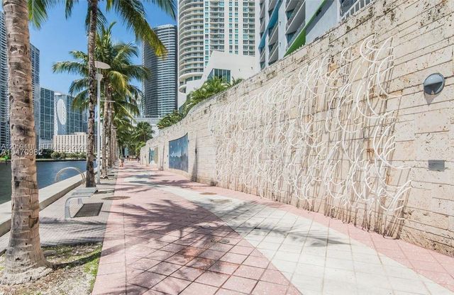 335 S Biscayne Blvd 3808, Miami, FL 33131