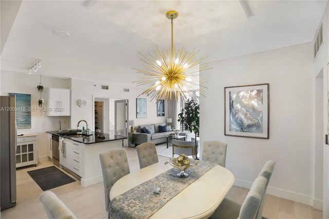 335 S Biscayne Blvd 3808, Miami, FL 33131