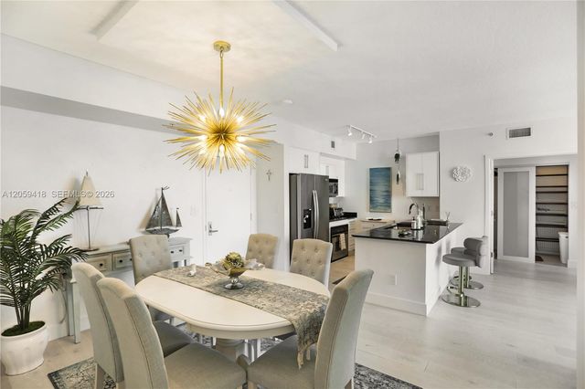 335 S Biscayne Blvd 3808, Miami, FL 33131