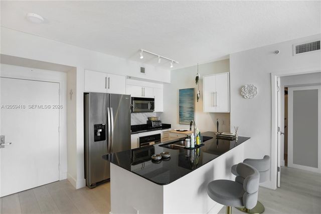 335 S Biscayne Blvd 3808, Miami, FL 33131