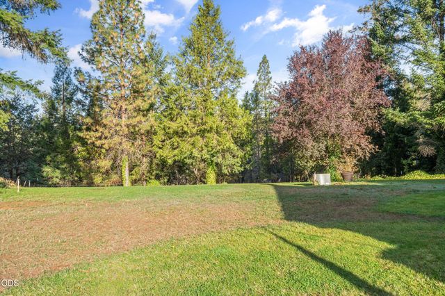 7616 Monument Drive, Grants Pass, OR 97526