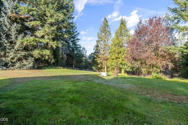 7616 Monument Drive, Grants Pass, OR 97526