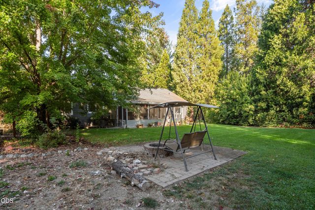 7616 Monument Drive, Grants Pass, OR 97526