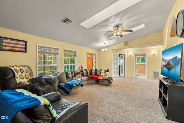 7616 Monument Drive, Grants Pass, OR 97526