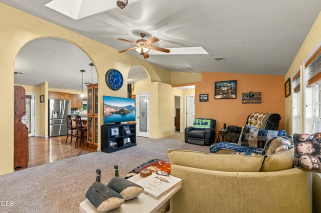 7616 Monument Drive, Grants Pass, OR 97526