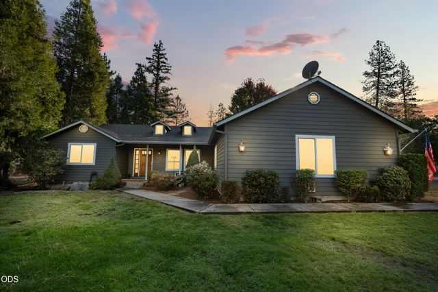 7616 Monument Drive, Grants Pass, OR 97526