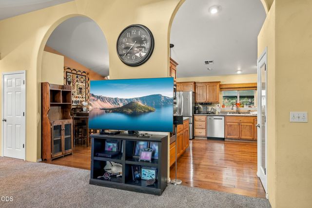 7616 Monument Drive, Grants Pass, OR 97526