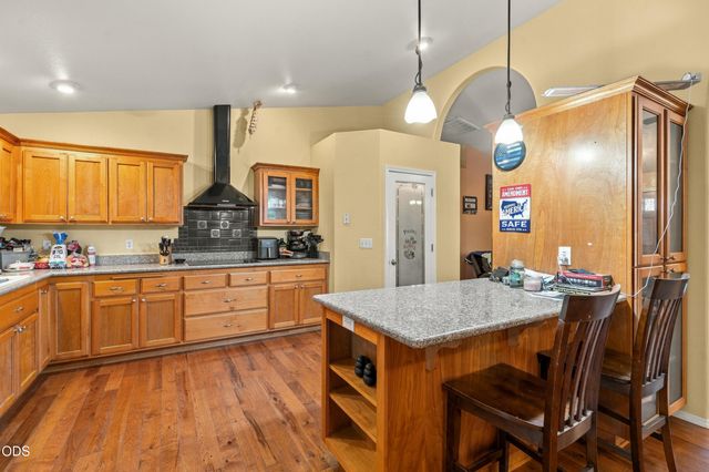 7616 Monument Drive, Grants Pass, OR 97526