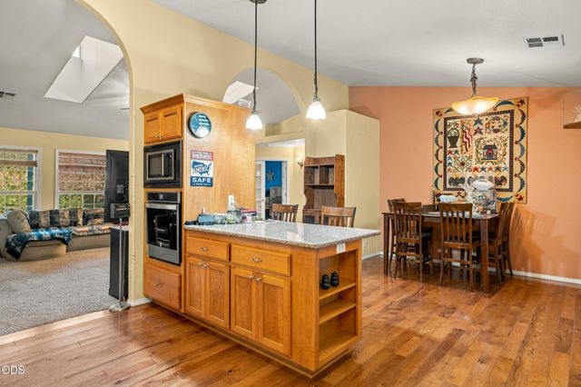 7616 Monument Drive, Grants Pass, OR 97526