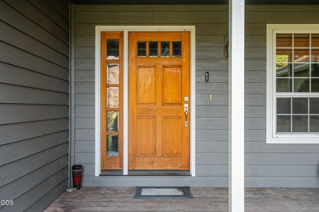 7616 Monument Drive, Grants Pass, OR 97526