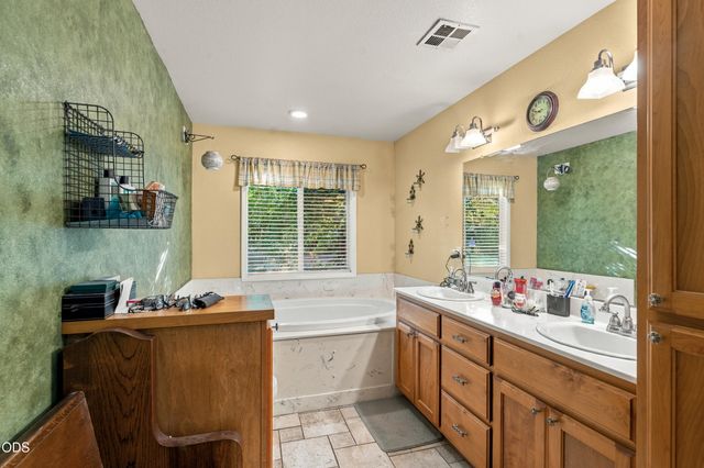7616 Monument Drive, Grants Pass, OR 97526