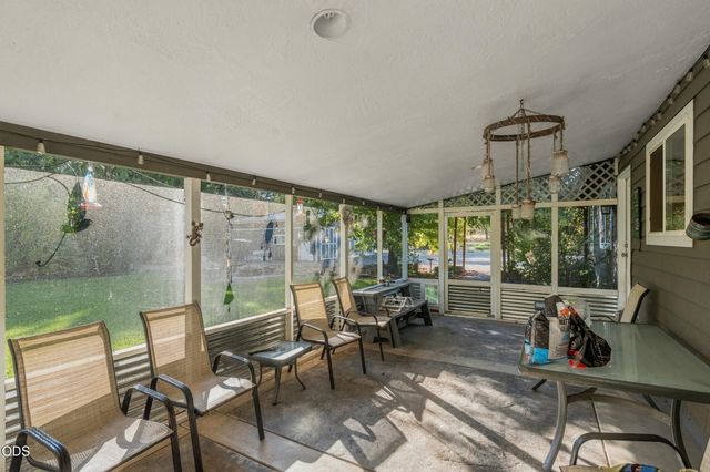 7616 Monument Drive, Grants Pass, OR 97526