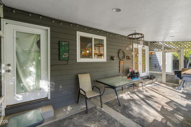 7616 Monument Drive, Grants Pass, OR 97526