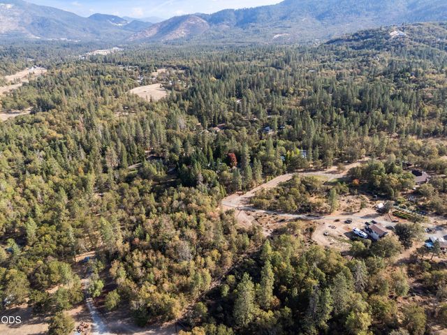 7616 Monument Drive, Grants Pass, OR 97526