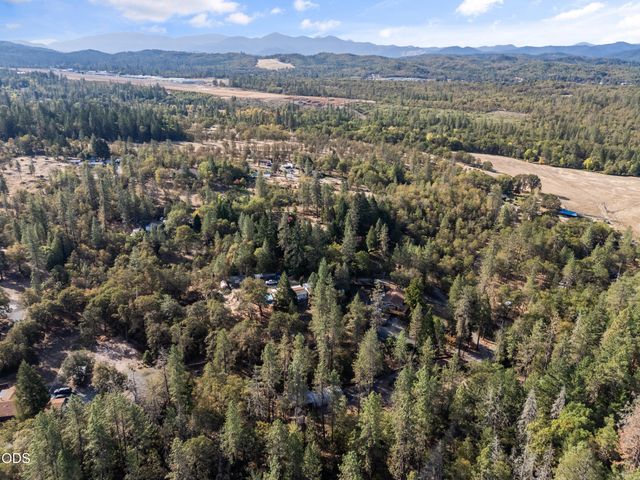 7616 Monument Drive, Grants Pass, OR 97526