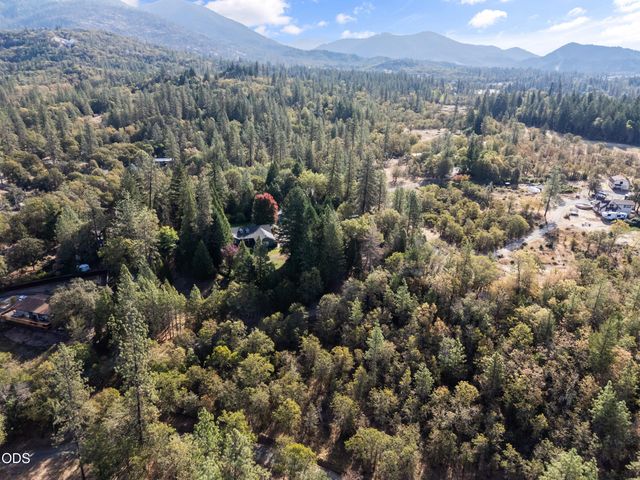 7616 Monument Drive, Grants Pass, OR 97526