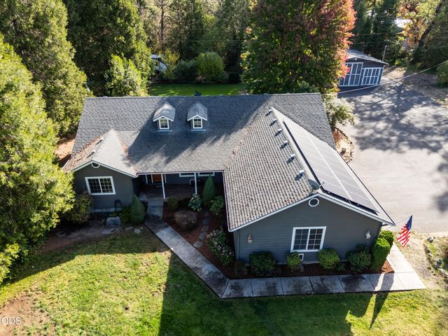 7616 Monument Drive, Grants Pass, OR 97526