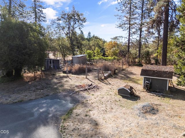 7616 Monument Drive, Grants Pass, OR 97526